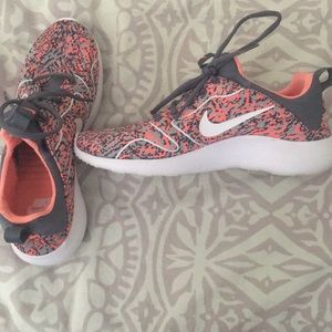 Size 11 Women’s Nike Shoes